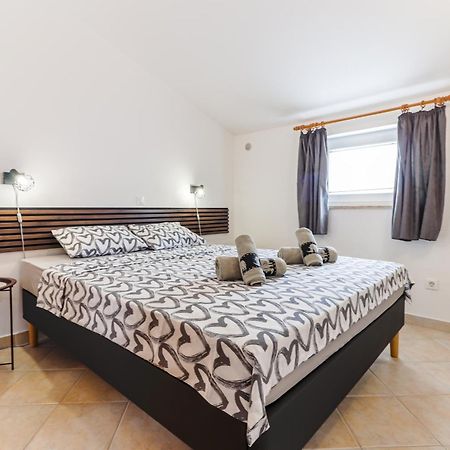 Sunshine Apartments Funtana With Balcony And Sea View Eksteriør billede