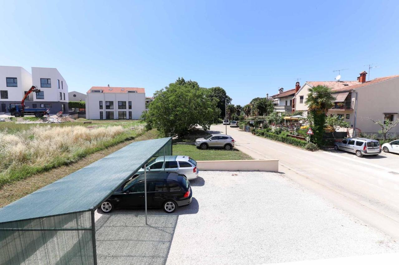 Sunshine Apartments Funtana With Balcony And Sea View Eksteriør billede