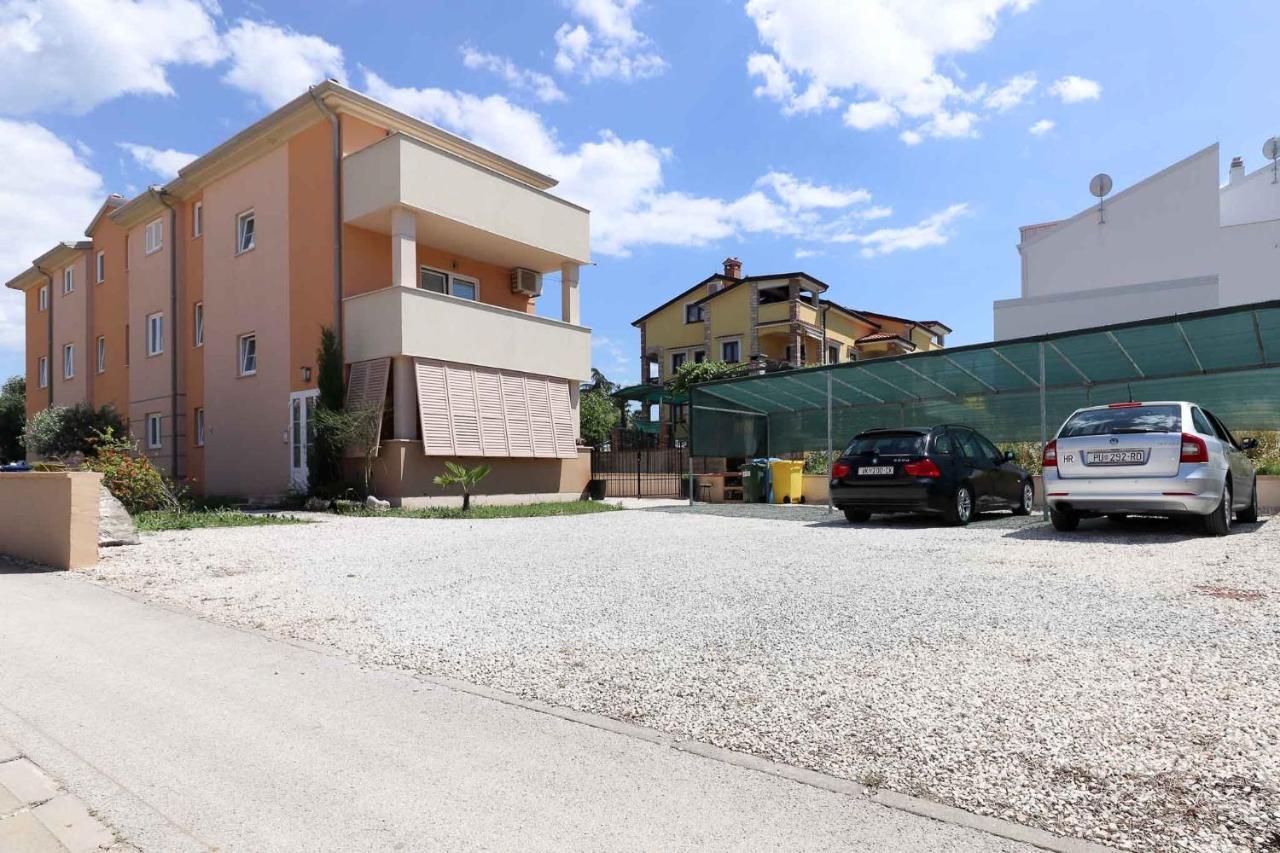 Sunshine Apartments Funtana With Balcony And Sea View Eksteriør billede