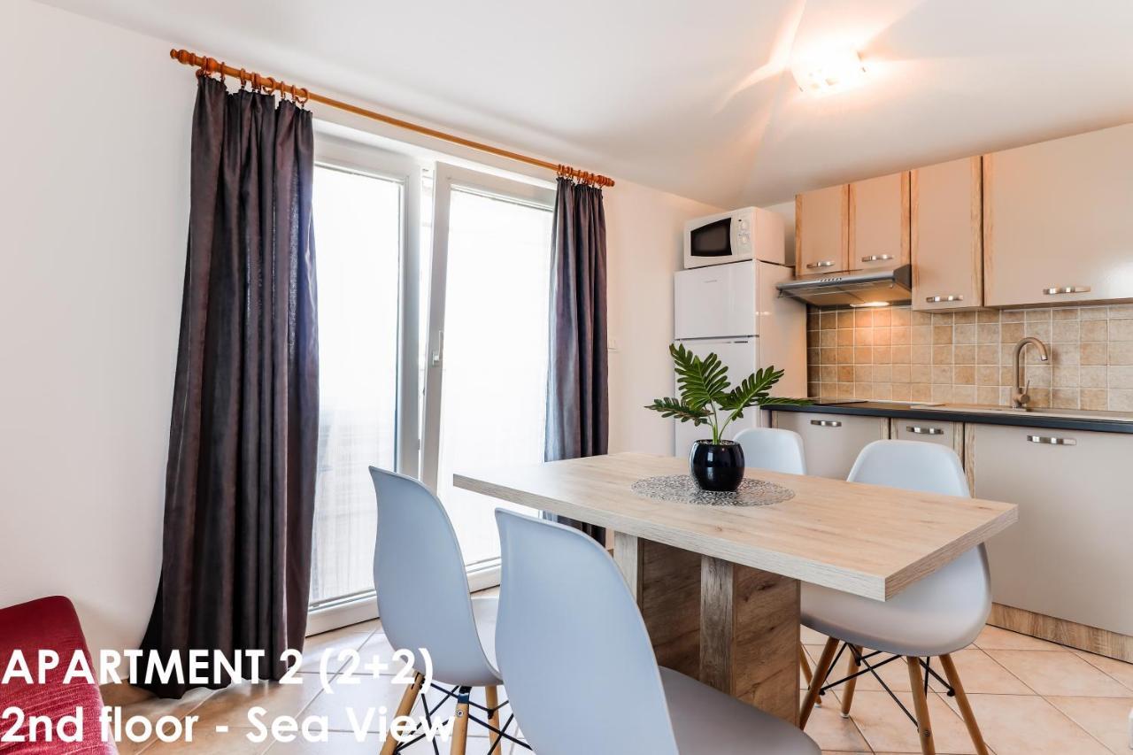 Sunshine Apartments Funtana With Balcony And Sea View Eksteriør billede