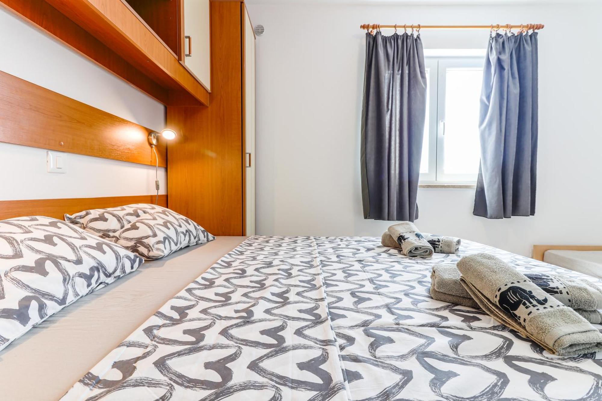 Sunshine Apartments Funtana With Balcony And Sea View Eksteriør billede