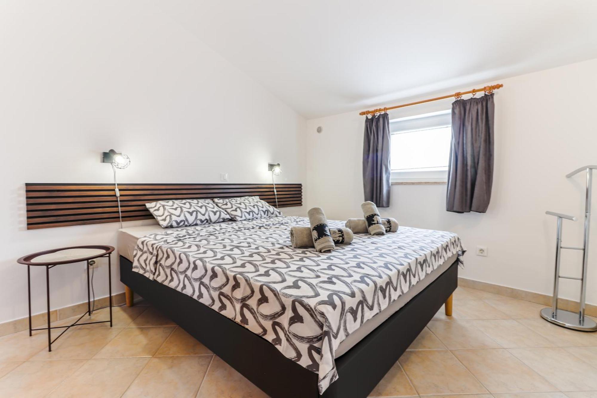 Sunshine Apartments Funtana With Balcony And Sea View Eksteriør billede